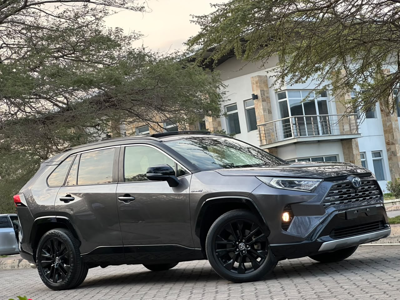 TOYOTA RAV4 HYBRID AWD